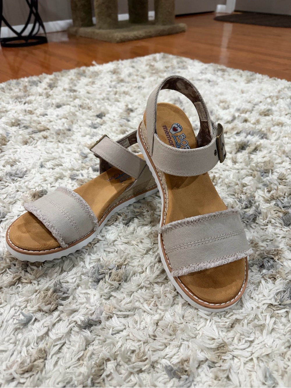 Skechers Bobs Beige Canvas velcro Ankle-Strap Sandals*